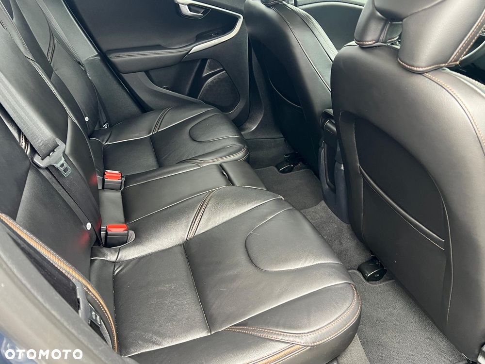 Volvo V40 Cross Country - 24