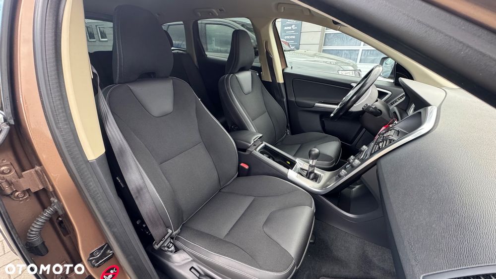 Volvo XC 60 2.4D AWD Momentum - 15