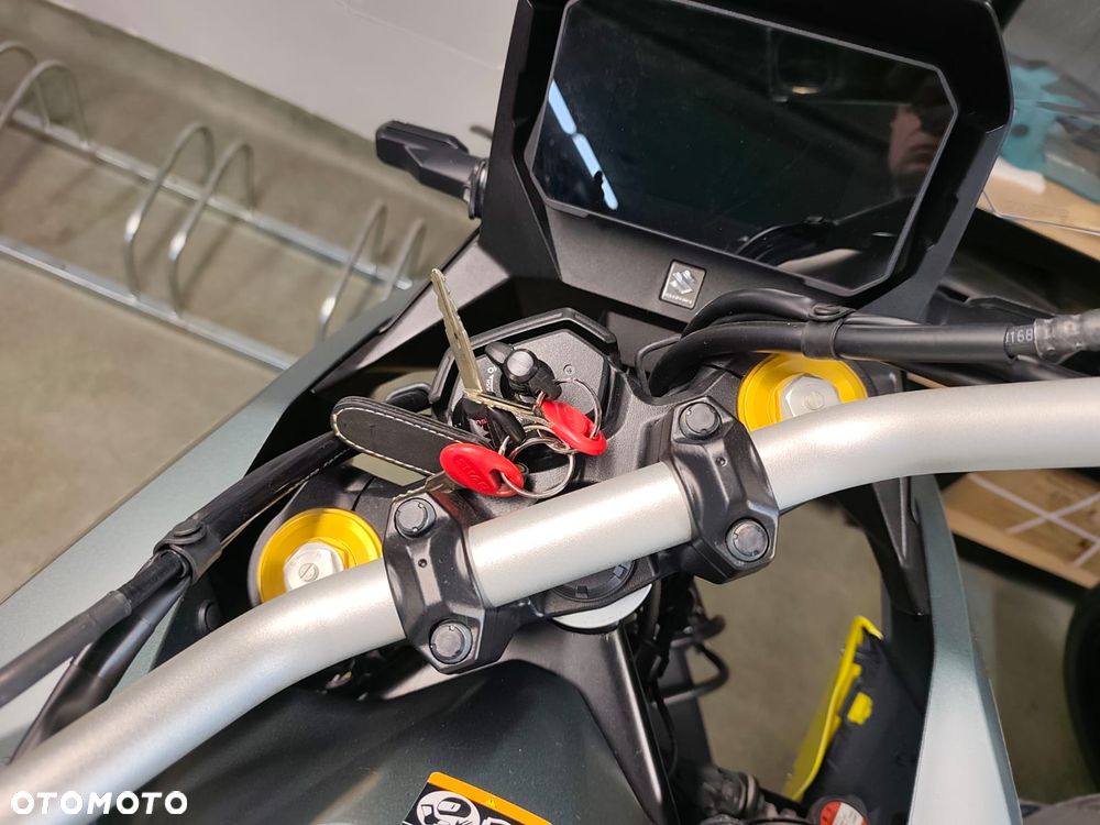 Suzuki V-STROM - 12