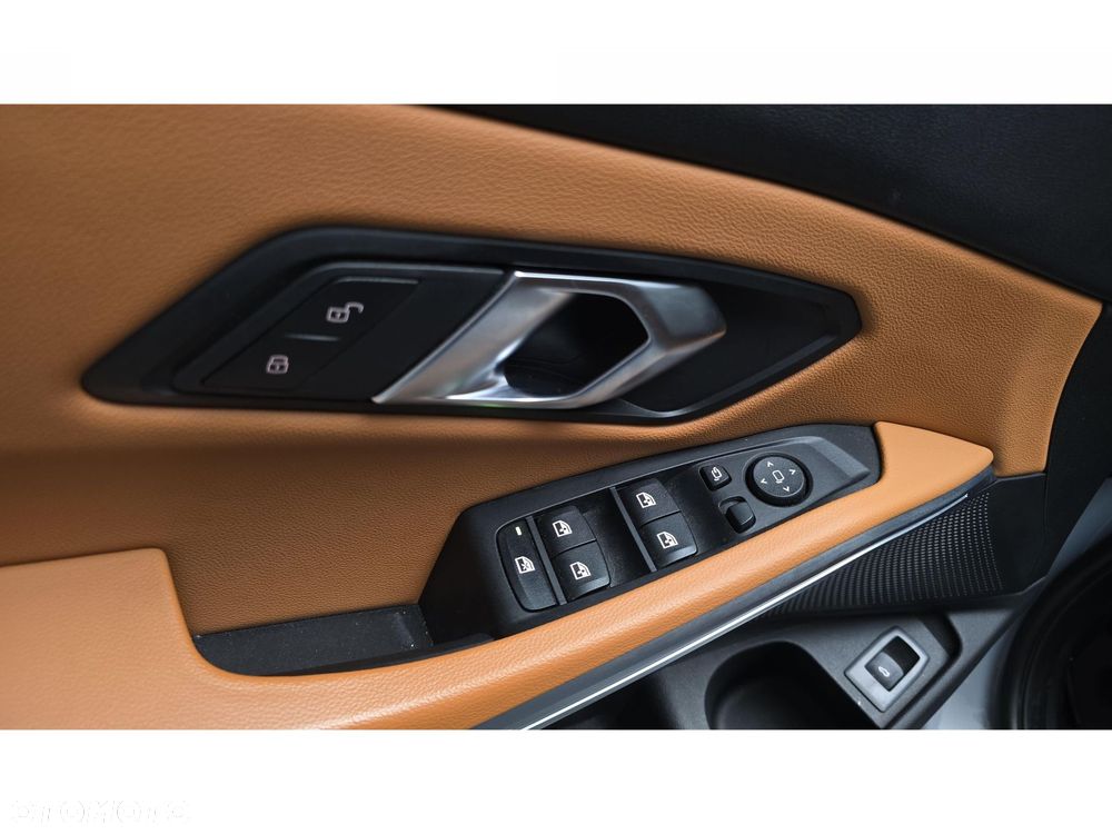 BMW Seria 3 320d xDrive M Sport - 31