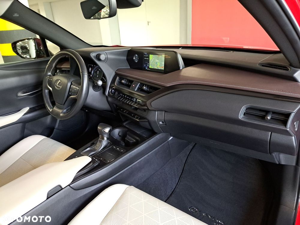 Lexus UX - 18