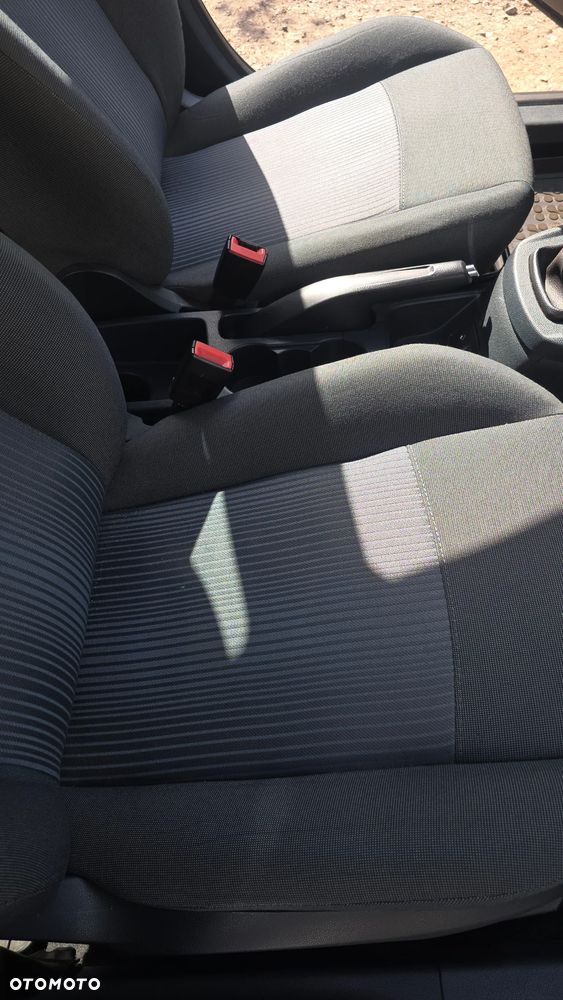 Ford Fiesta 1.25 Ambiente EU5 - 10