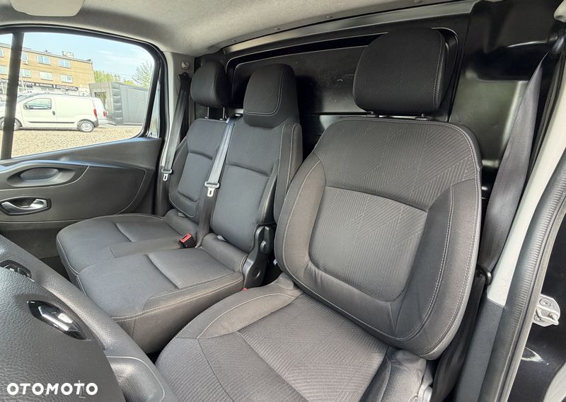 Renault TRAFIC VAN EXTRA L2H1, MAXI LONG, MOCNY SILNIK Euro 6 CI, 2.0 DCI 120KM, ROZRZĄD NA ŁAŃCUCHU, REFLEKTORY LED PURE VISION, KOLOR SPEC. CZARNY METALICZNY, DESIGN BUSINESS+ PAKIET FULL LED + PAKIET CHROM, MOBILNE BIURO, Furgon+ PEŁNA ZABUDOWA ŁADOWNI, Duża ładowność: 1168kg, Długa paka 3m, Pojemność 6,7m3 - 40