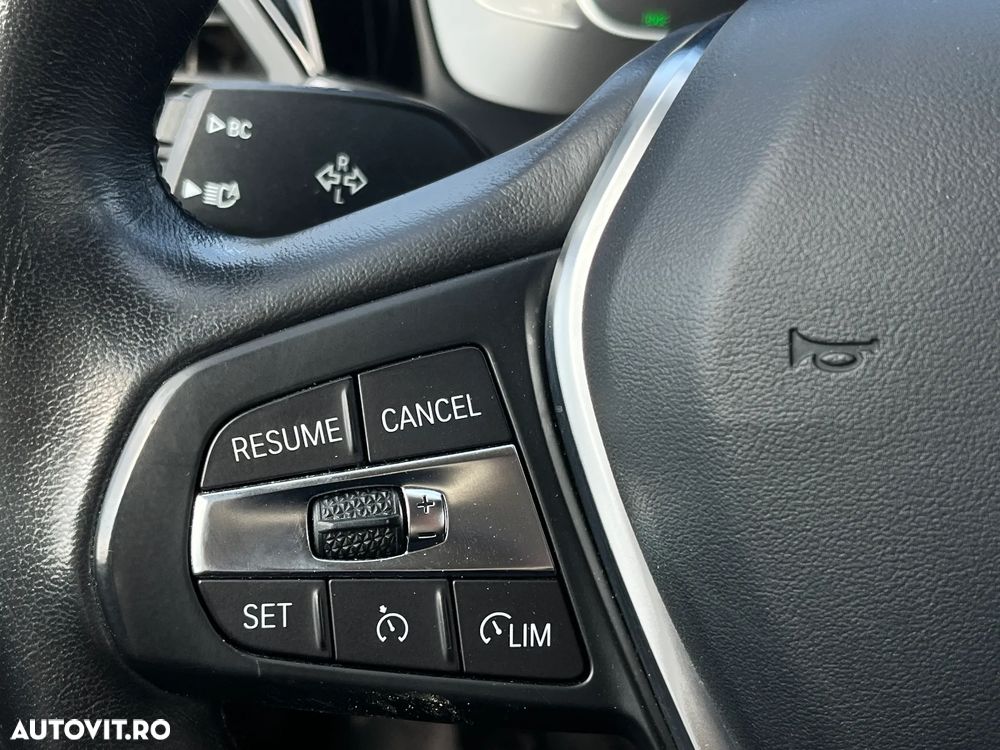 BMW Seria 3 330i xDrive AT - 16