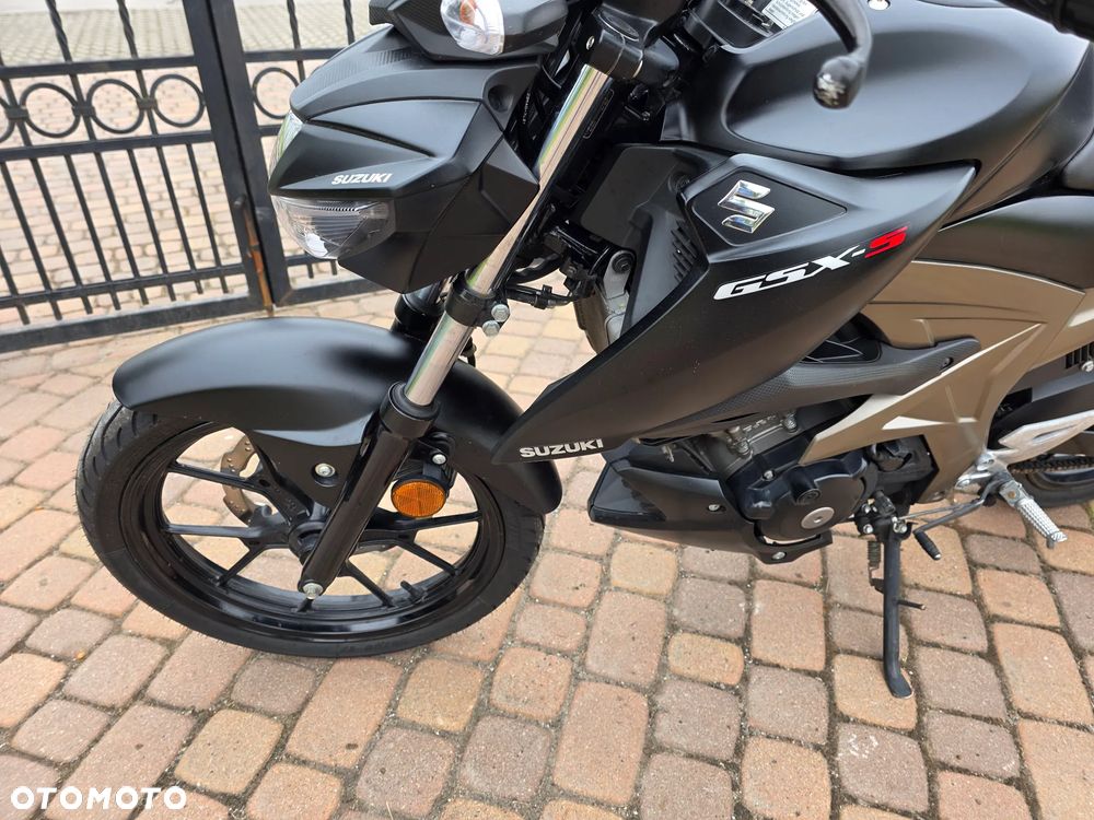 Suzuki GSX - 19