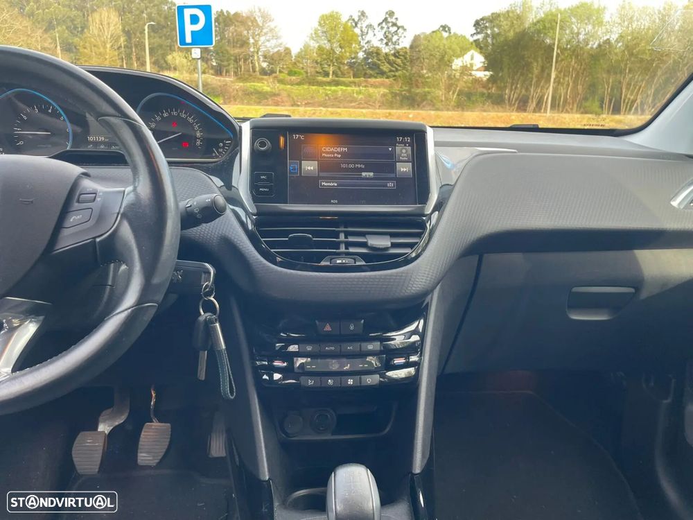 Peugeot 2008 1.2 PureTech Style - 3