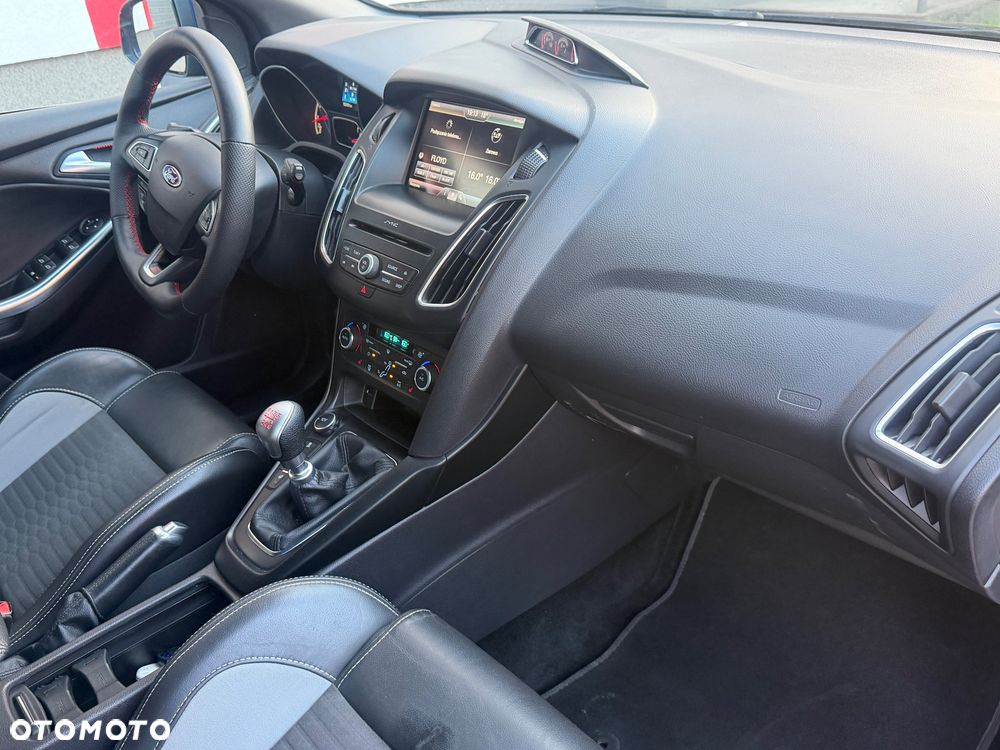 Ford Focus ST - 6