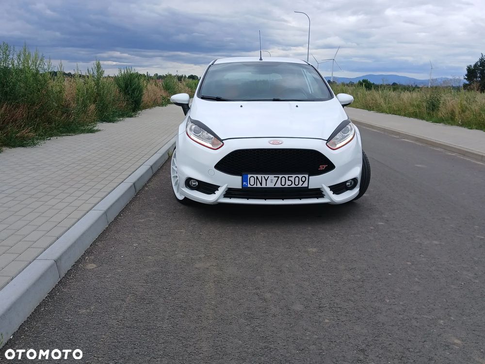 Ford Fiesta 1.6 EcoBoost ST - 12