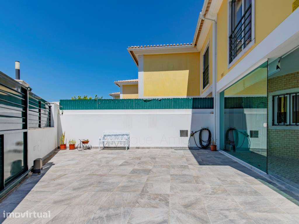 Moradia T5 com Espaço Exterior e Sótão em São Domingos de Rana - Grande imagem: 5/55