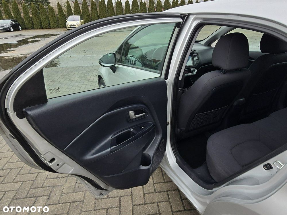 Kia Rio - 18