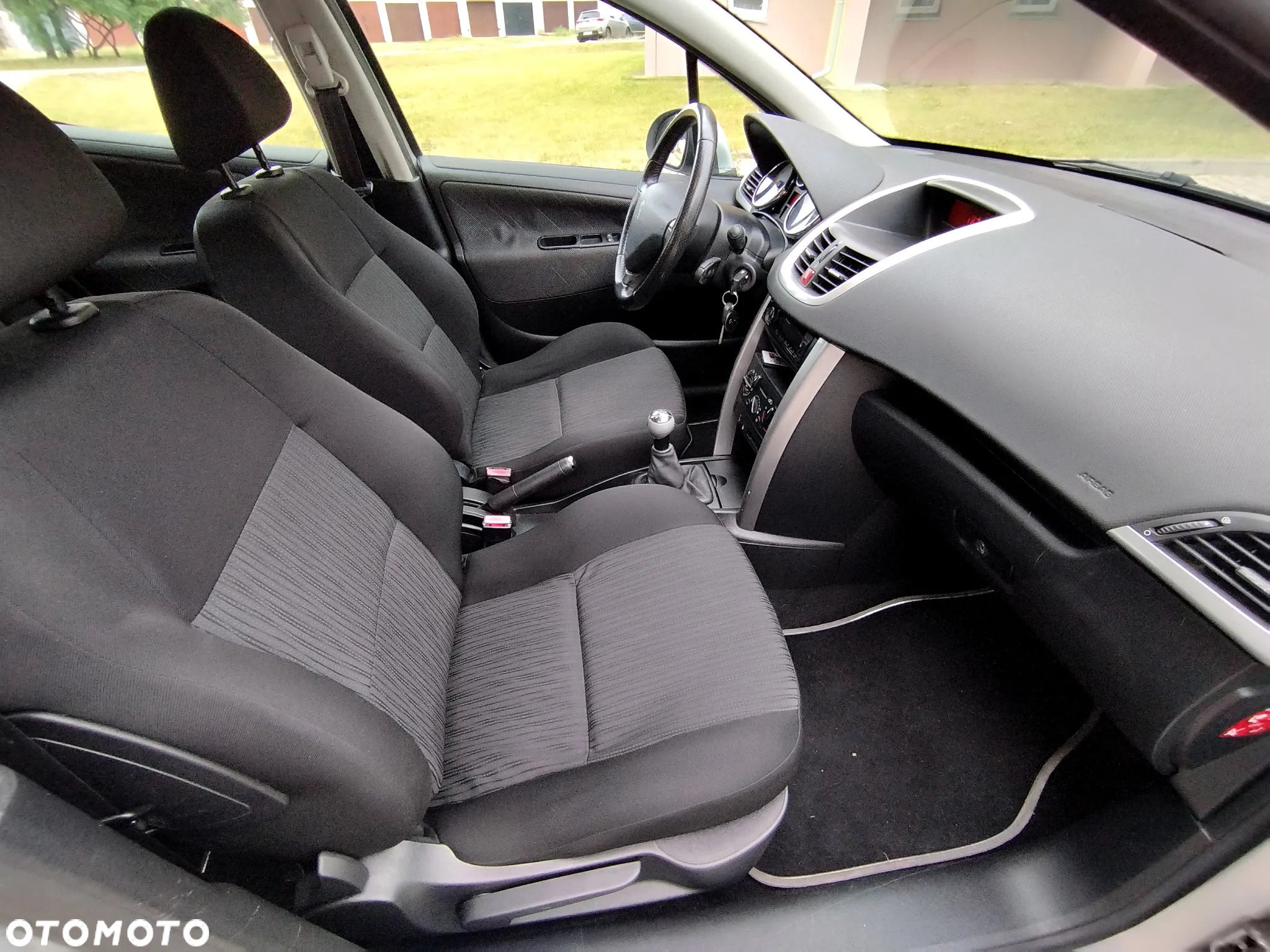Peugeot 207 - 10