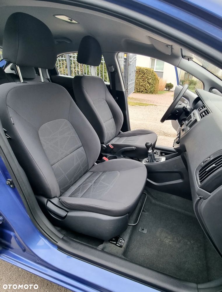 Kia Rio - 12