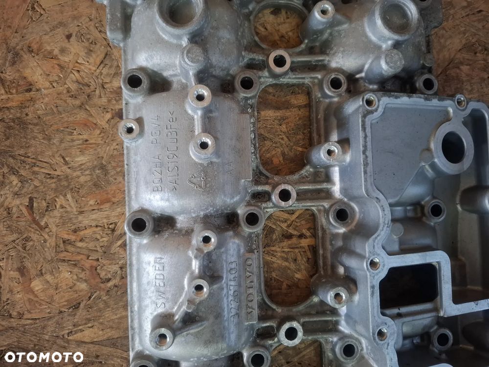 Volvo  pokrywa zaworowa 32267403 - 3