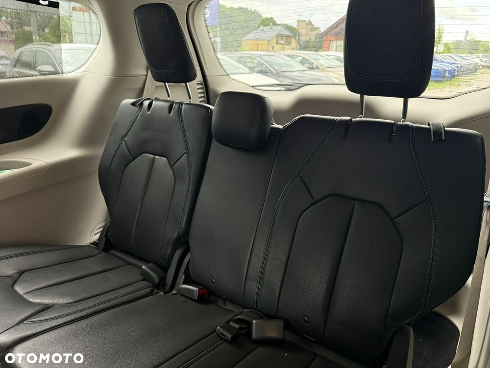 Chrysler Pacifica - 17