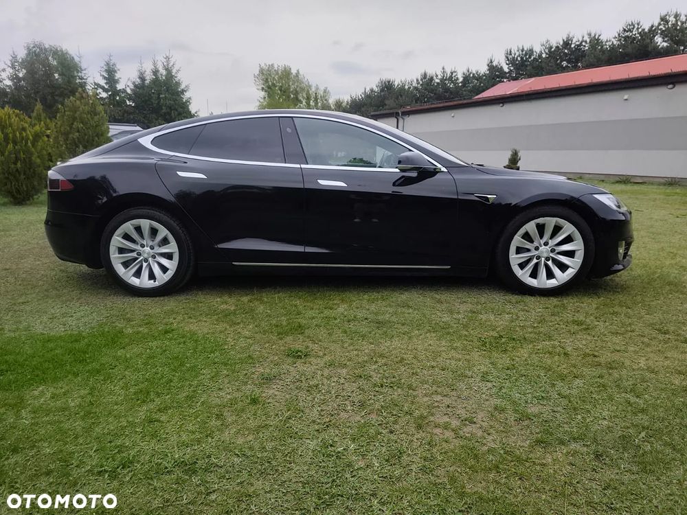 Tesla Model S - 4