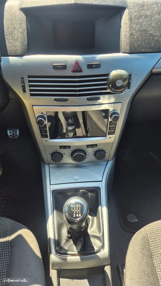 Opel Astra GTC 1.9 CDTI - 11