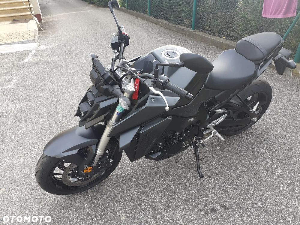 Suzuki GSX - 2