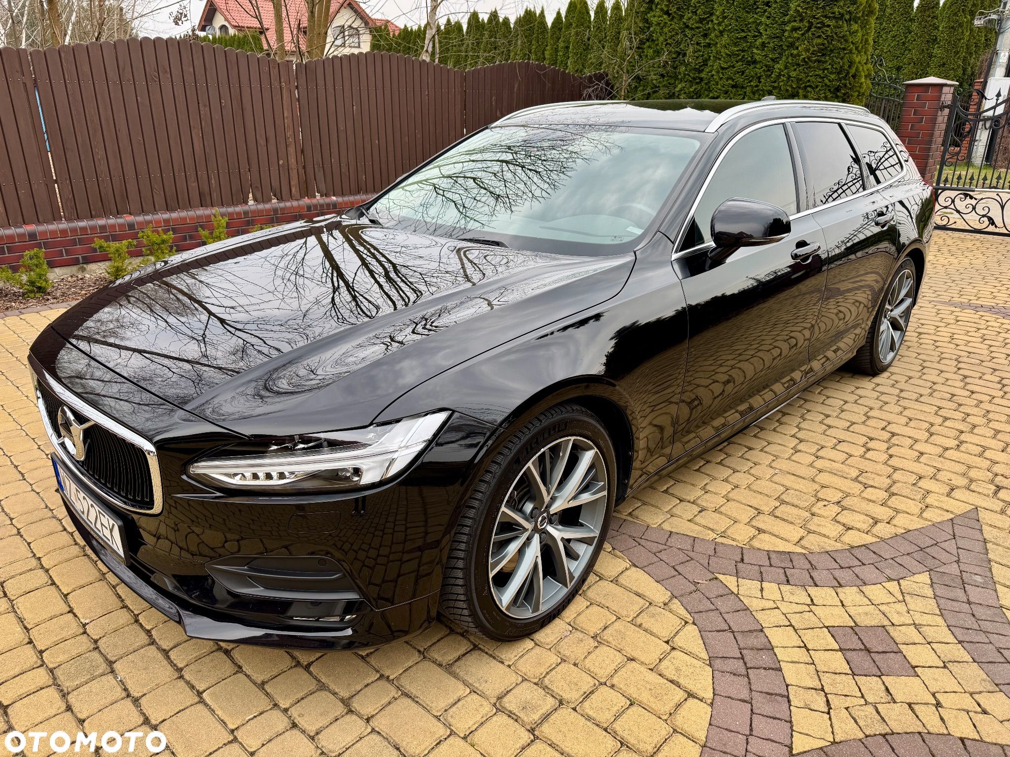 Volvo V90 D5 AWD Geartronic Momentum Pro - 1