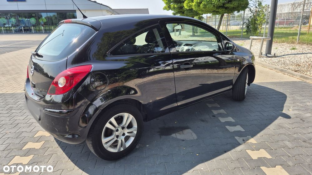Opel Corsa 2011 photo 2