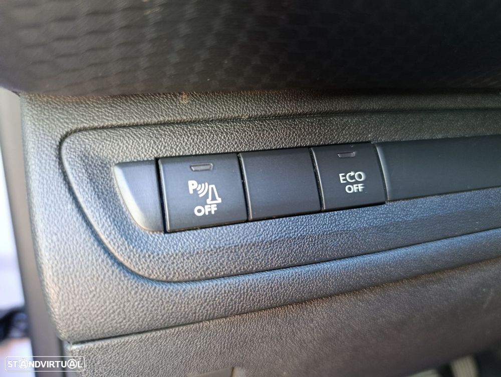 Peugeot 2008 1.2 PureTech Allure - 16