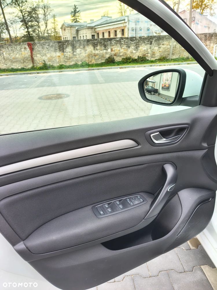 Renault Megane 1.5 Blue dCi Zen - 12