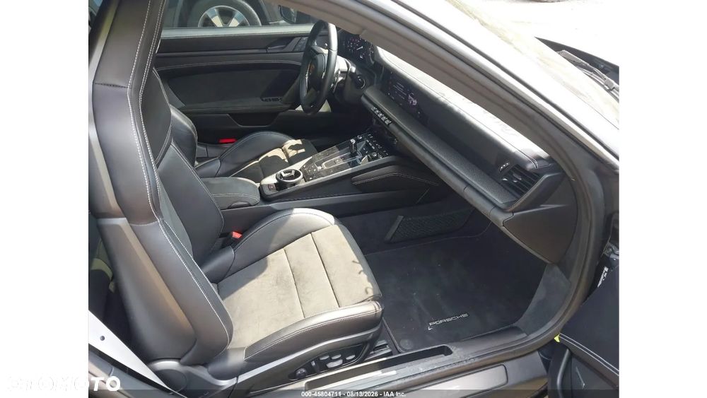 Porsche 911 Carrera 4 GTS PDK - 9