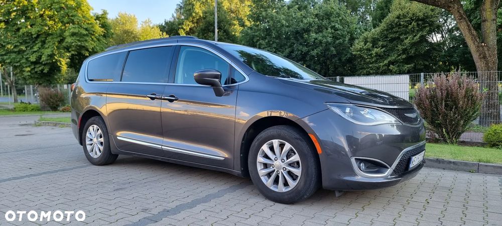Chrysler Pacifica - 21