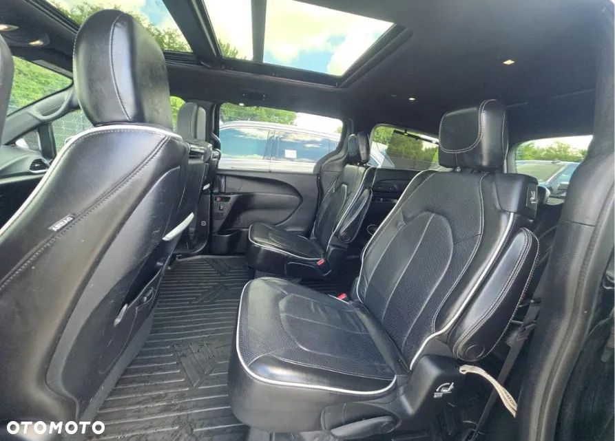 Chrysler Pacifica - 11