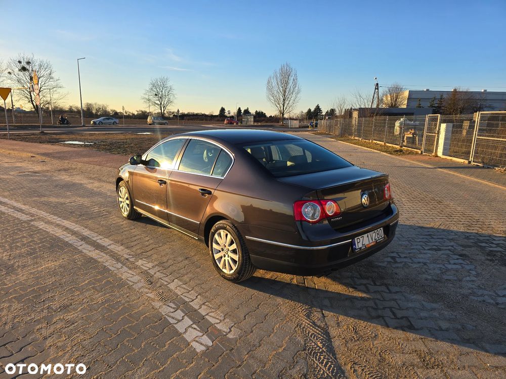 Volkswagen Passat 2.0 TDI DSG Highline - 2