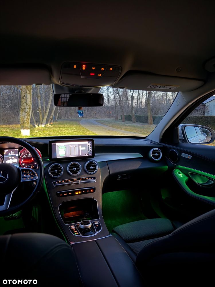 Mercedes-Benz Klasa C 300 d 9G-TRONIC Avantgarde - 37