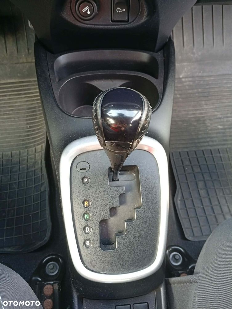 Toyota Yaris - 22