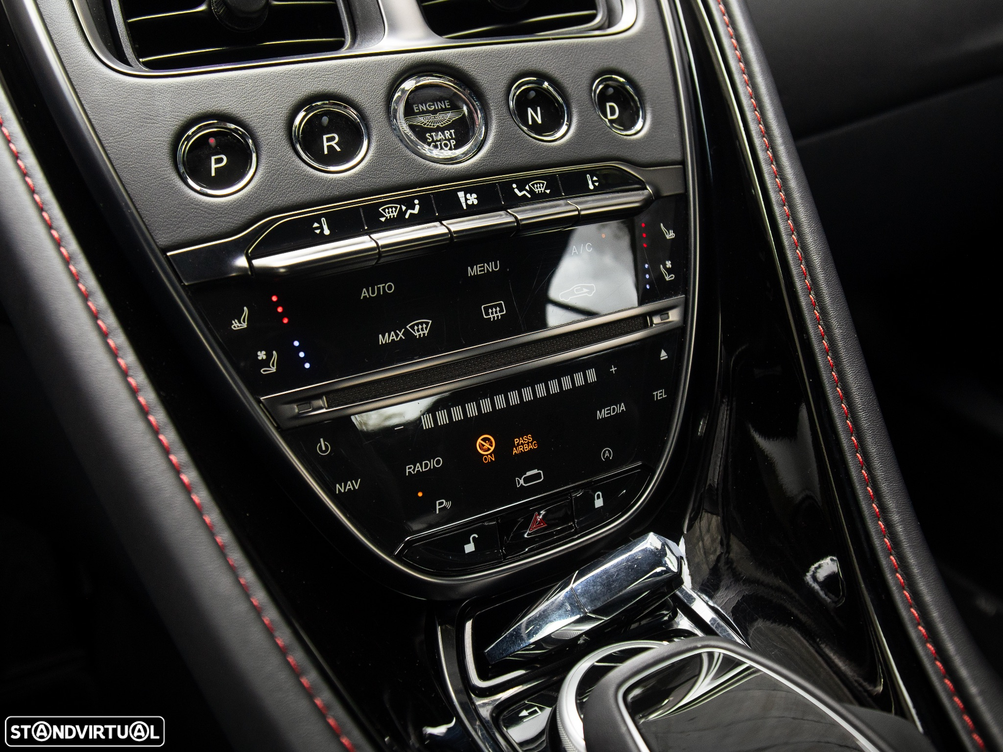 Aston Martin DBS Volante Superleggera - 36