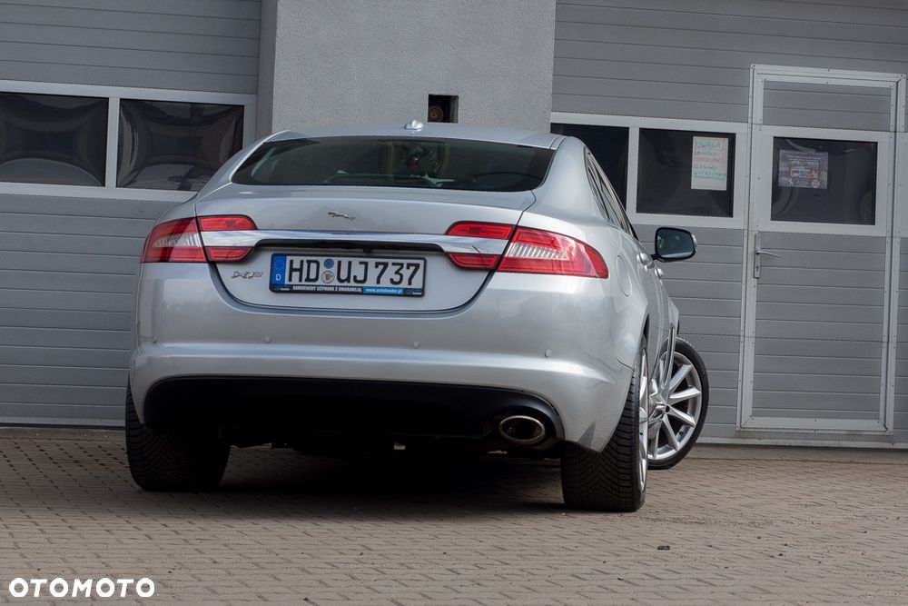 Jaguar XF 2.2 D Luxury - 8