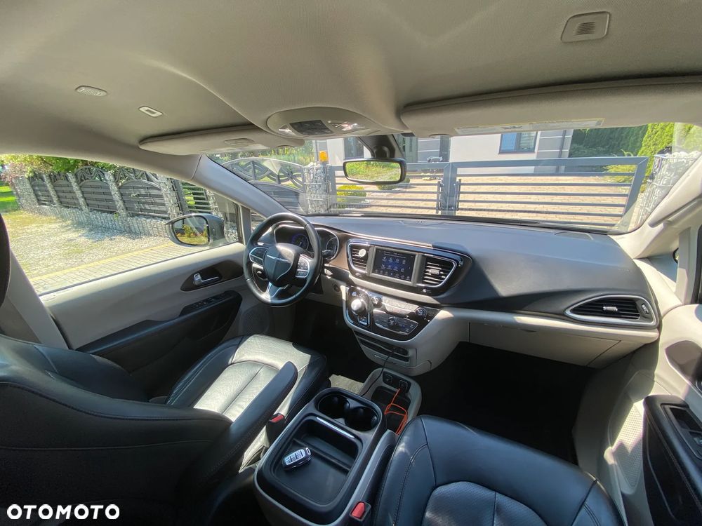 Chrysler Pacifica - 5