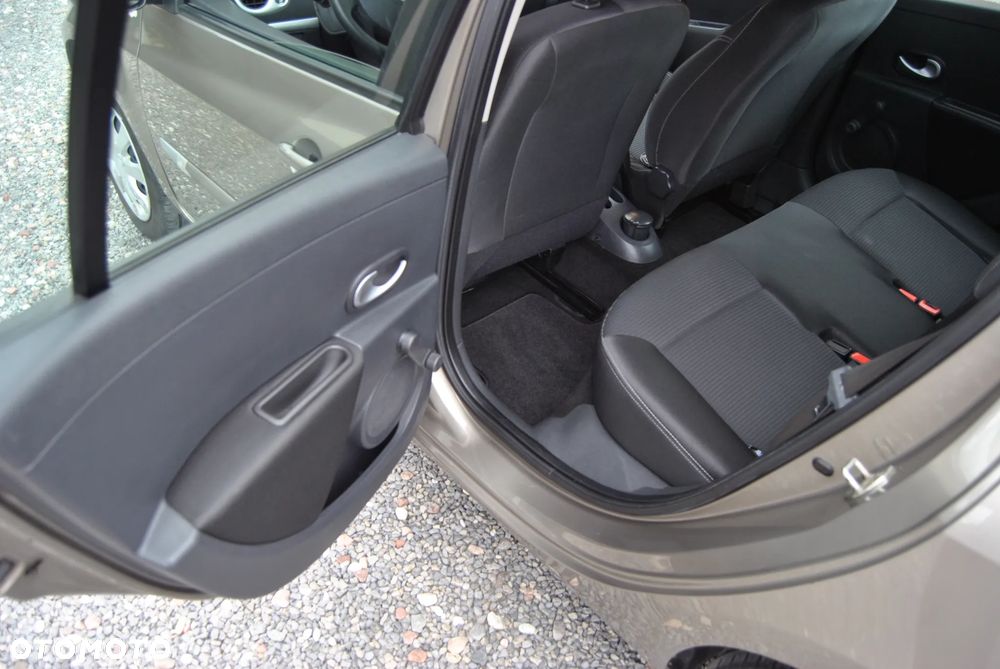 Renault Clio 1.2 16V Limited EU6 - 26