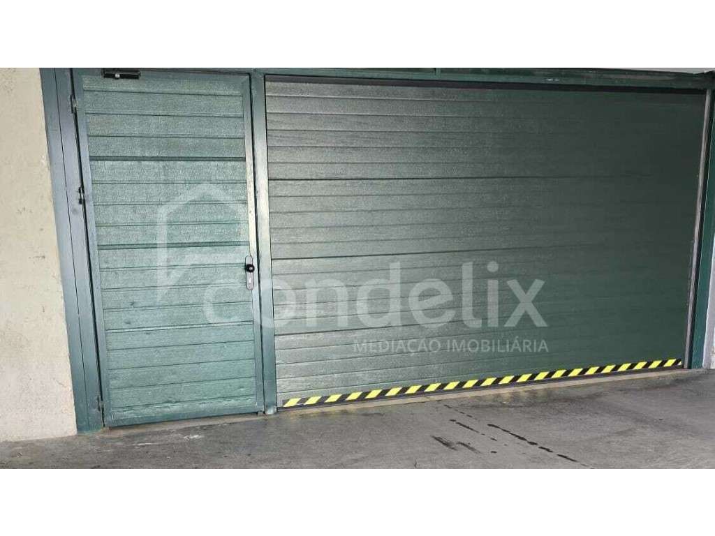 Lugar de Garagem - Rua Sacadura Cabral, Estoril - Grande imagem: 4/6