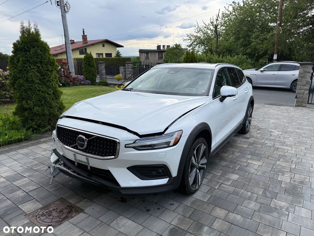 Volvo V60 B5 B AWD Plus Dark - 2
