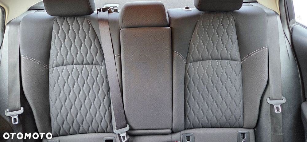 Toyota Corolla 1.8 Hybrid Comfort - 17