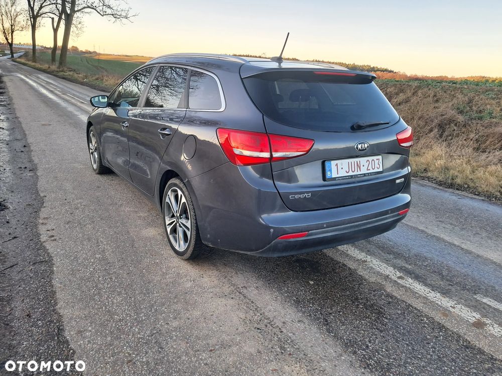 Kia Ceed 1.6 CRDi 136 ISG Platinum Edition - 4