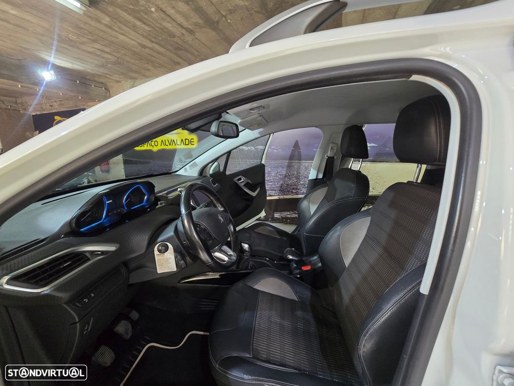 Peugeot 2008 1.2 PureTech Allure - 7