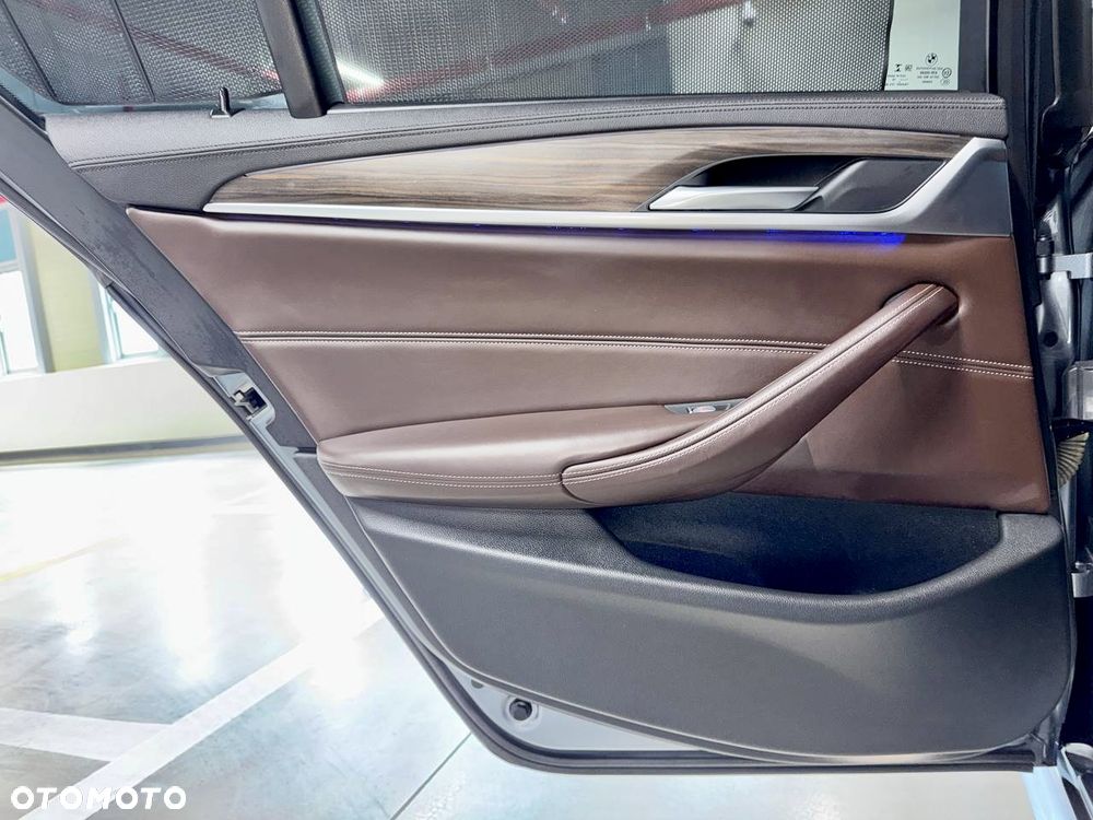 BMW Seria 5 530i xDrive M Sport Edition - 31