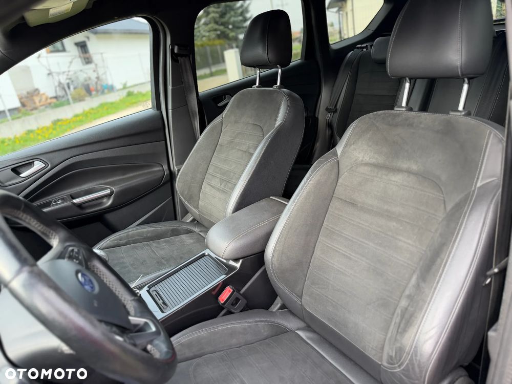 Ford Kuga 1.5 EcoBoost 2x4 Titanium - 24