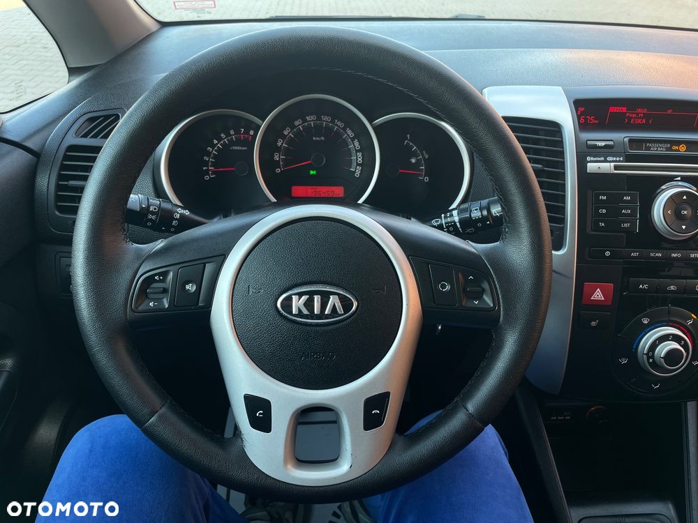 Kia Venga 1.4 CVVT Vision - 8