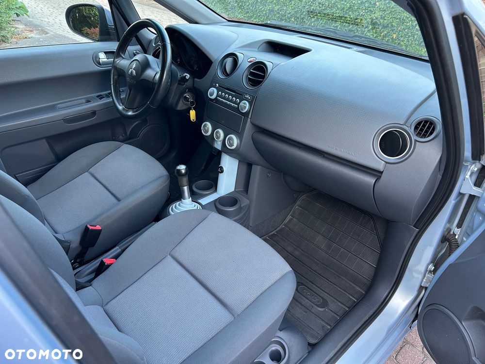 Mitsubishi Colt - 30