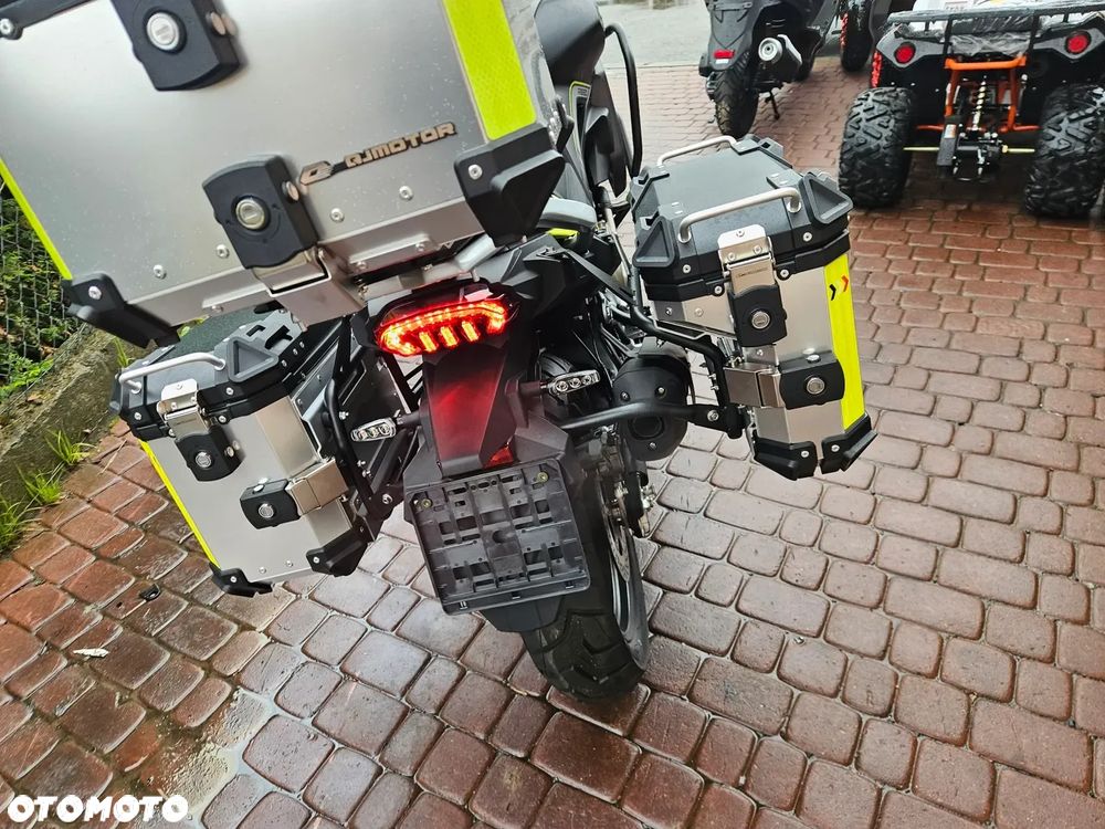 QJMOTOR SVT 650 - 25