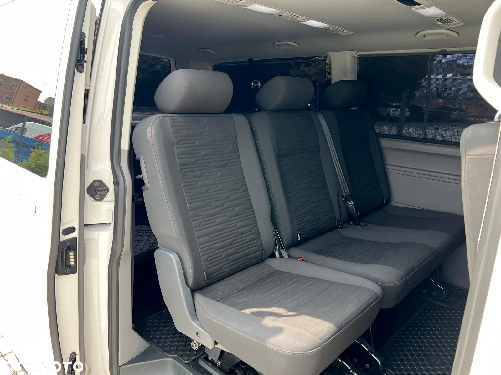 Volkswagen Caravelle 6.1 2.0 TDI L2 Trendline - 24
