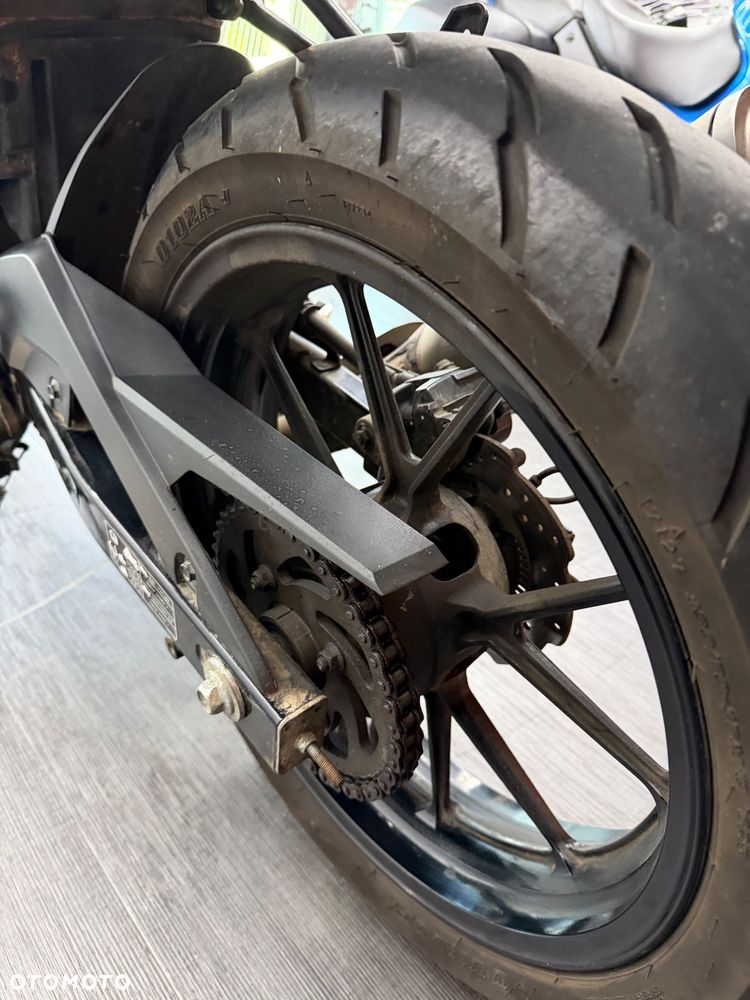 Suzuki GSX - 17