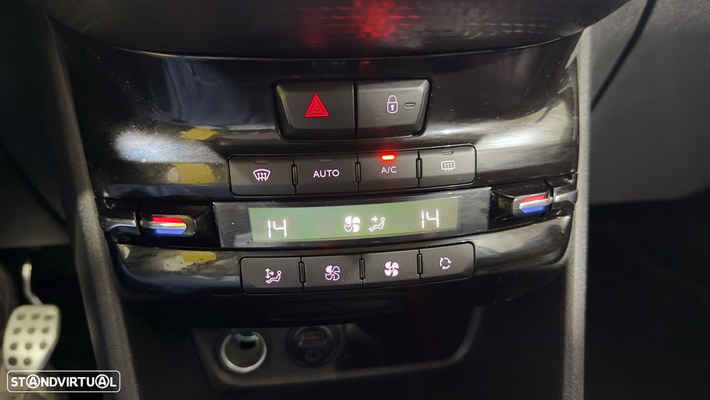 Peugeot 2008 1.2 PureTech GT Line - 27