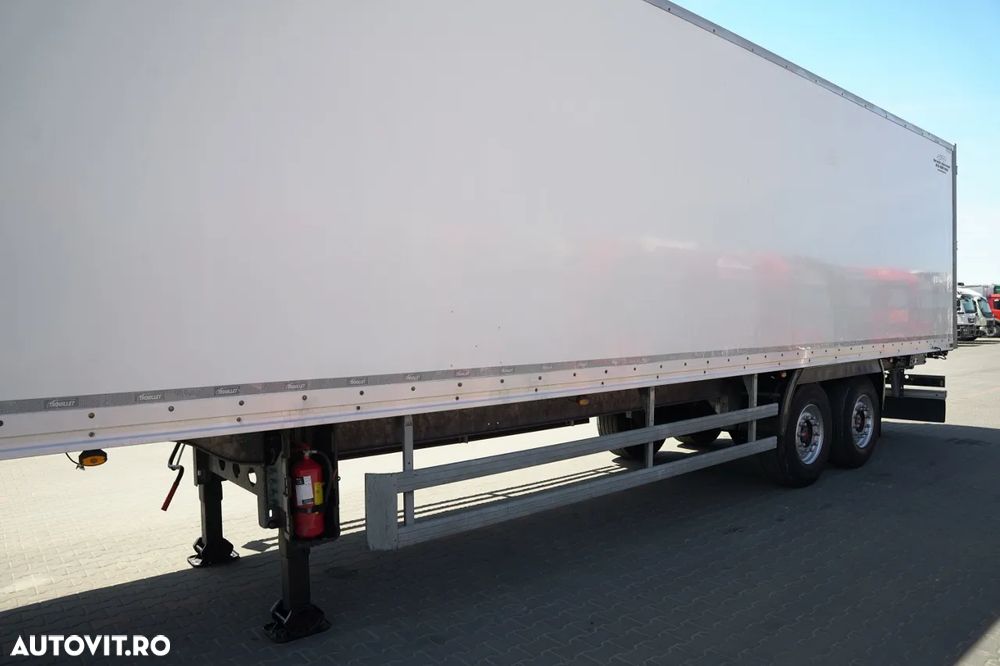 Fruehauf TROUILLET / CONTAINER / COFFER / DOUĂ AXE SAF / PODEA FOARTE REZISTENTĂ: ȘIMBĂTĂ / SAF / 2022 - 10