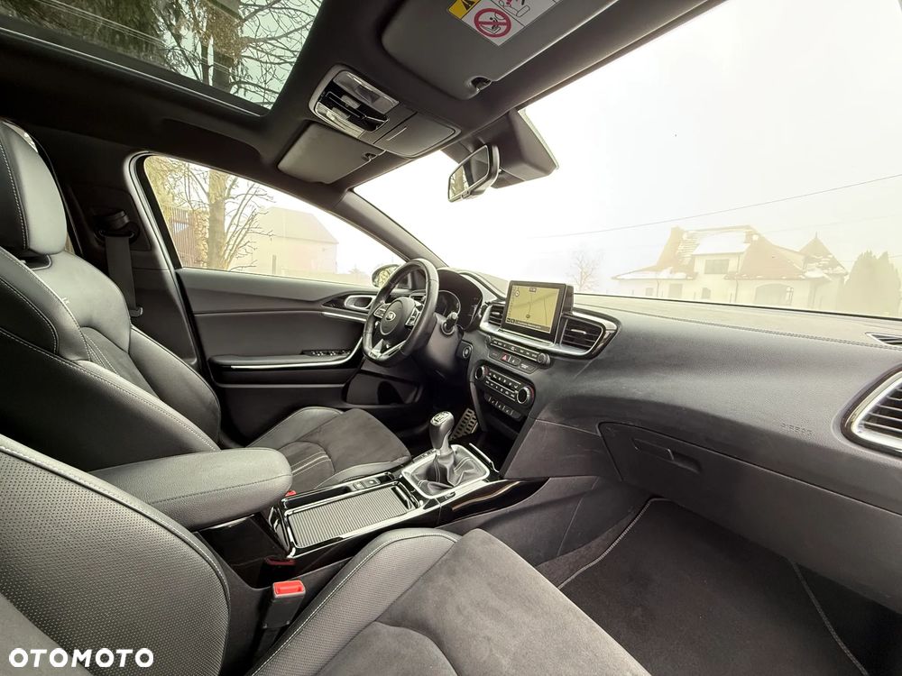 Kia ProCeed 1.4 T-GDI OPF GT LINE - 28